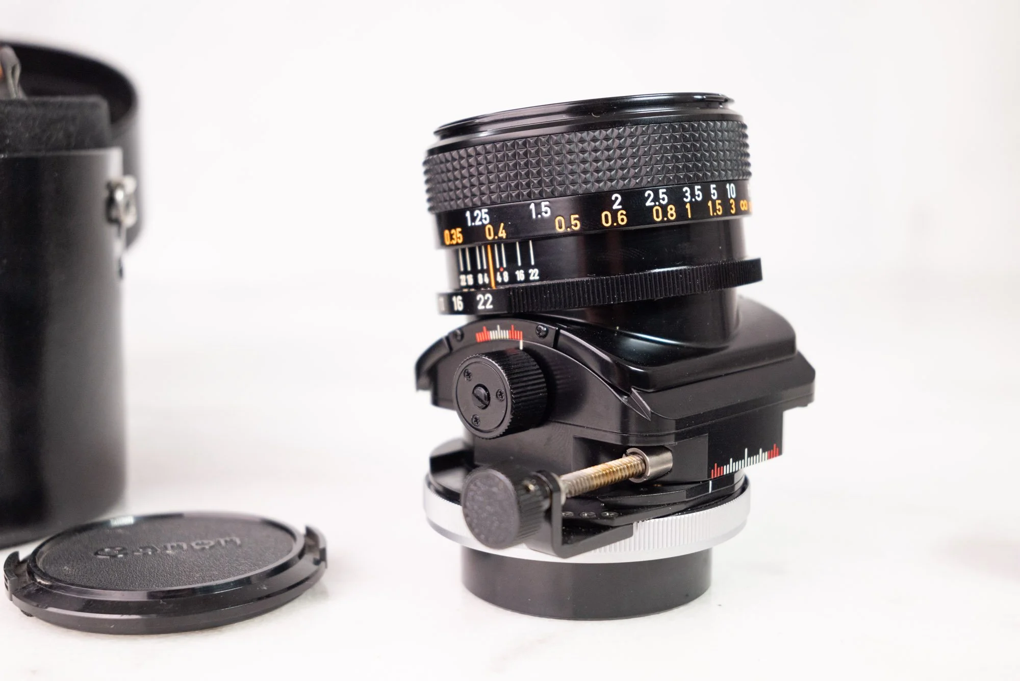 Canon TS 35mm F/2.8 S.S.C. Tilt Shift Lens with Both Caps, Tripod